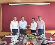 Sở Nông nghiệp và PTNT tỉnh Lào Cai thăm, làm việc và ký biên bản ghi nhớ hợp tác với Viện giai đoạn 2023 - 2028 .