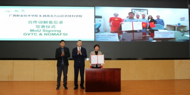 Lễ ký kết biên bản ghi nhớ hợp tác với Trường Cao đẳng Công nghệ và Kinh doanh Quảng Tây
